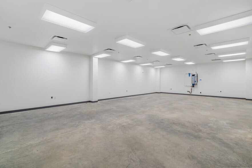 More Photos Of 1295 Huntington Park Dr, Loudon Warehouse For Lease