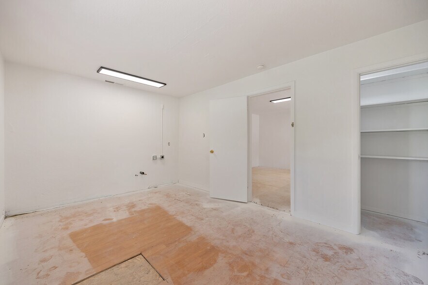 More Photos Of 1407-1409 Lincoln Way, Auburn Office For Sale