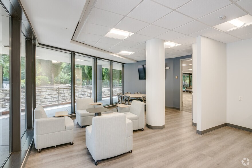 More Photos Of 6801 Governors Lake Pky, Peachtree Corners Office For Lease