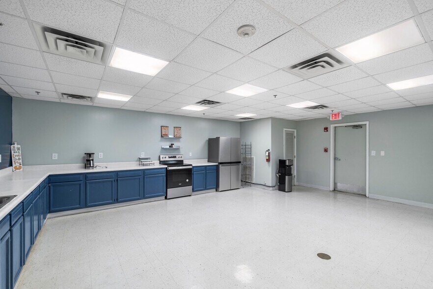 More Photos Of 900 County St, Portsmouth Apartments For Sale