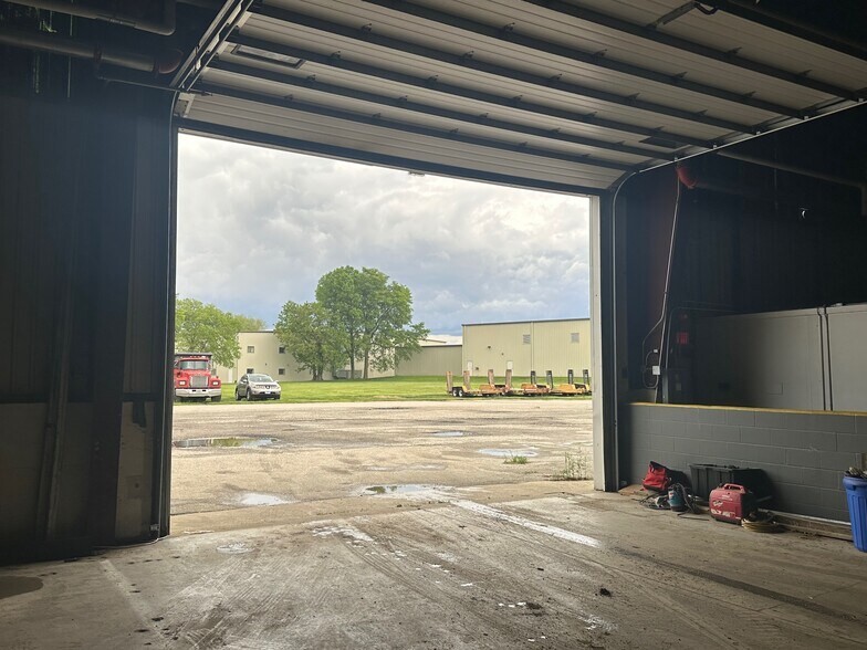 More Photos Of 1815 Morrissey Dr, Bloomington Warehouse For Sale