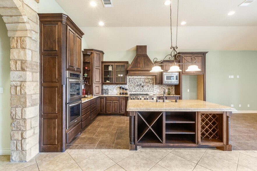 More Photos Of 105 Applewood Dr, Cedar Creek Office For Sale