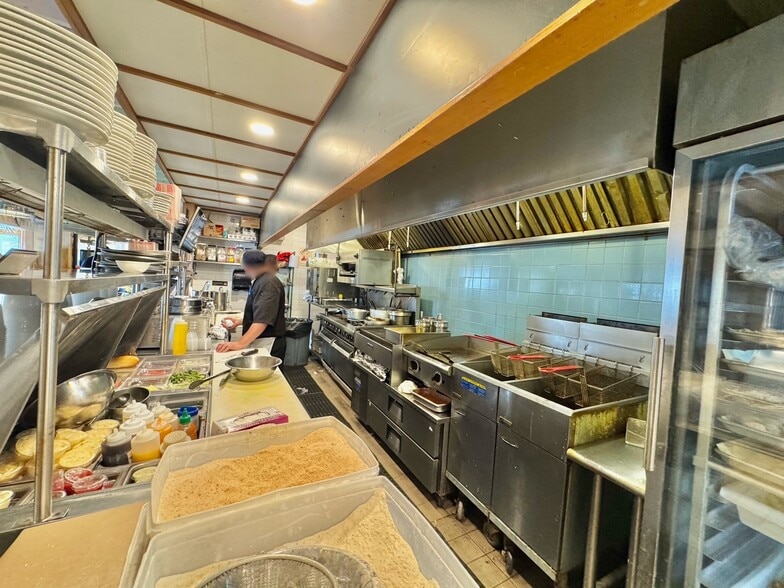 More Photos Of 4257 Austin Blvd, Island Park General Retail For Sale