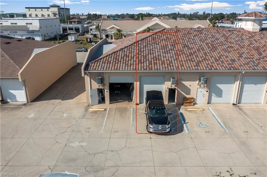 More Photos Of 4519 SE 16th Pl, Cape Coral Light Distribution For Sale