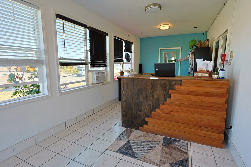 More Photos Of 754 SW Coast Hwy, Newport Hotel For Sale