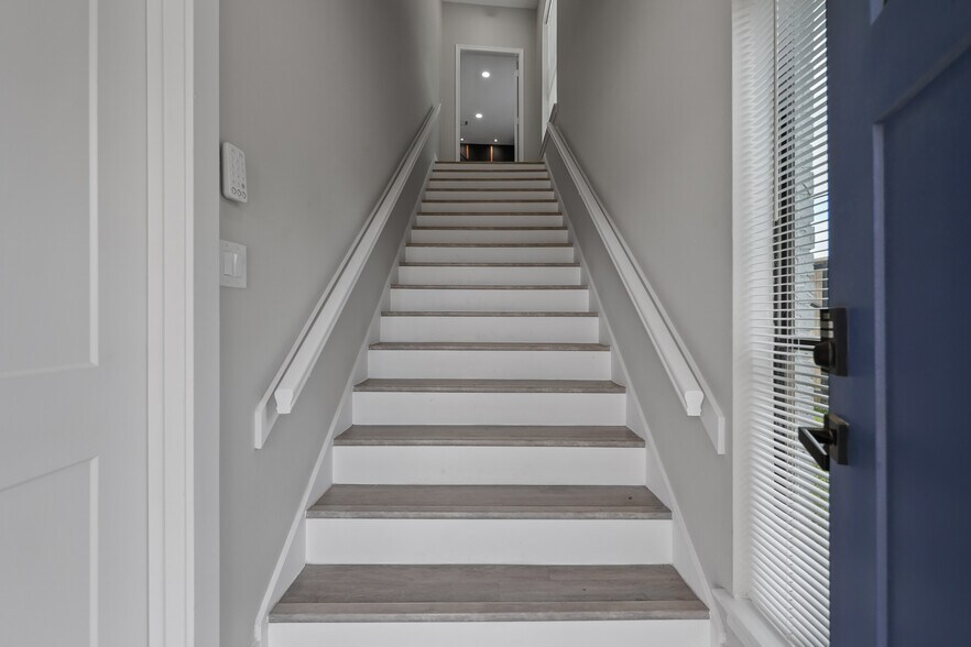 More Photos Of 20713 Aldine Westfield Rd, Houston Office Residential For Sale