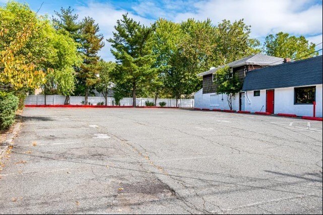 More Photos Of 1894 & 1900 Oak Tree Rd, Edison Restaurant For Sale