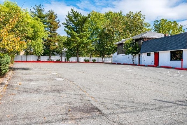 More Photos Of 1900 Oak Tree Rd, Edison Restaurant For Lease