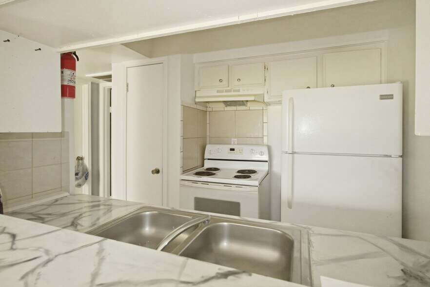 More Photos Of 3046 Golfcrest Blvd, Houston Apartments For Sale