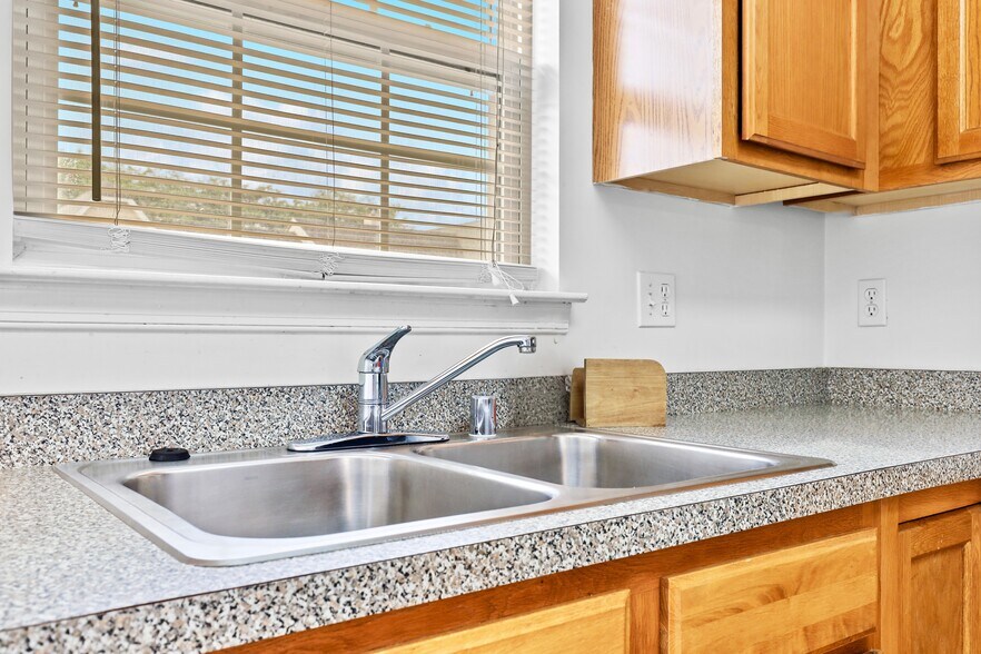 More Photos Of 437-445 Kenneth Sq, Baltimore Multifamily For Sale