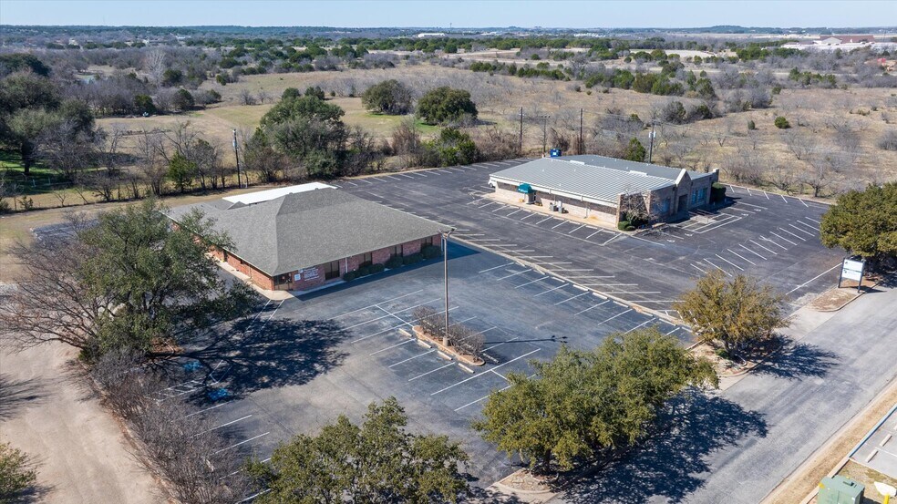 More Photos Of 1318 Paluxy Rd, Granbury Office For Sale