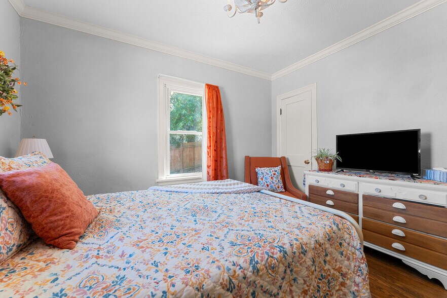 More Photos Of 500 S 2nd St, Branson Specialty For Sale