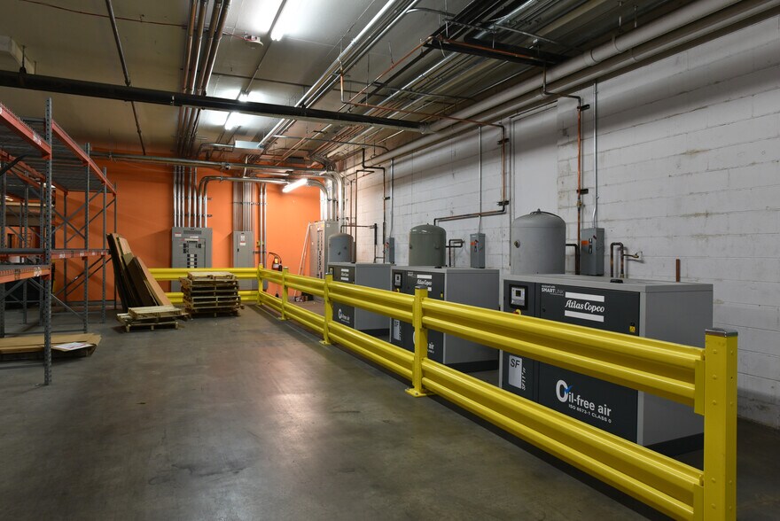 More Photos Of 1800 Northeast Expy, Atlanta Showroom For Lease