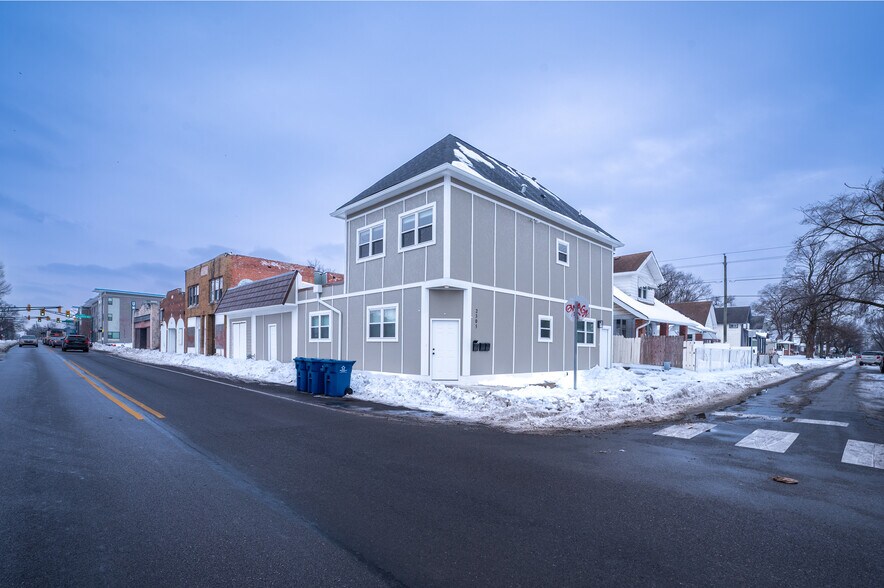 Primary Photo Of 2305 E Michigan St, Indianapolis Flex For Sale