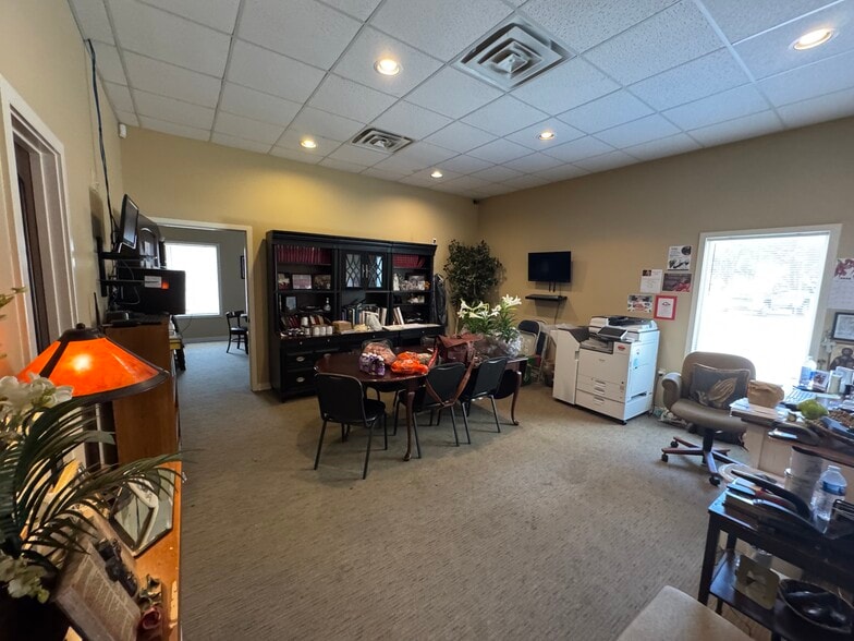 More Photos Of 2130 Country Club Rd, Palestine Golf Course Driving Range For Sale