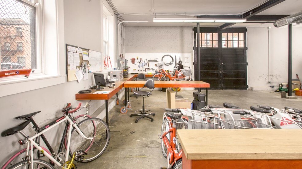 Primary Photo Of 14 W 15th St, Cincinnati Warehouse For Lease