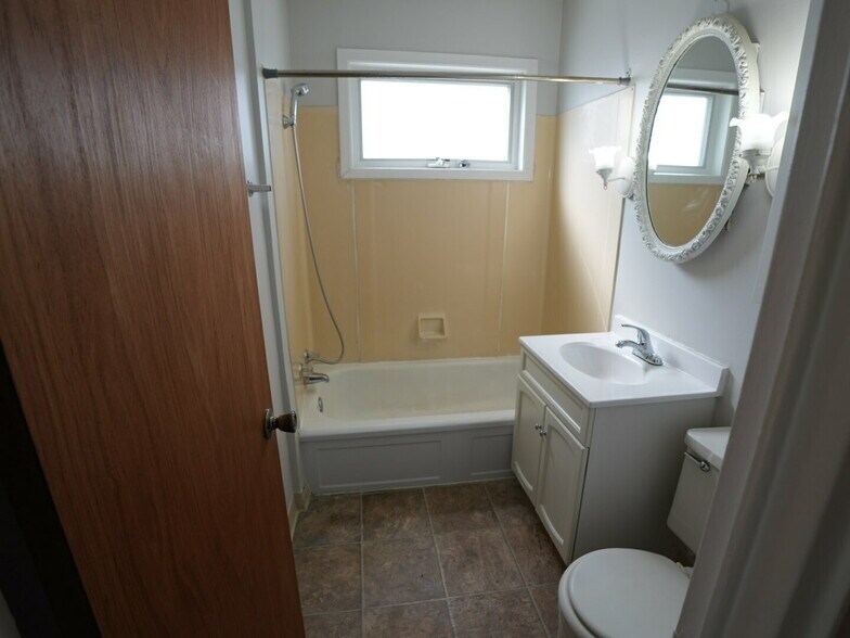 More Photos Of 311 W Highland Dr, Williston Apartments For Sale