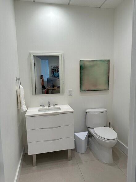 More Photos Of 335 Ne 61st St, Miami Flex For Lease