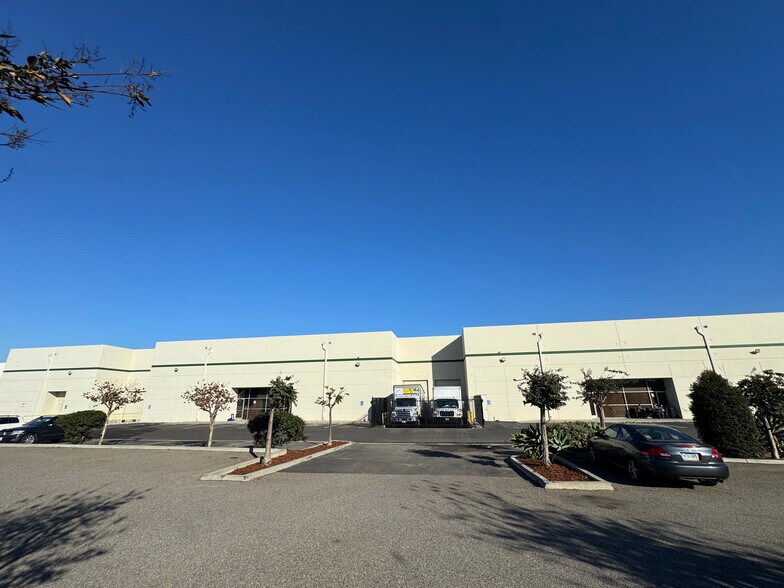 More Photos Of 18037 S Broadway St, Carson Distribution For Lease