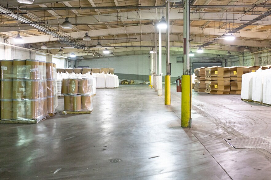 More Photos Of 1550 Phillips St, Dyersburg Manufacturing For Lease