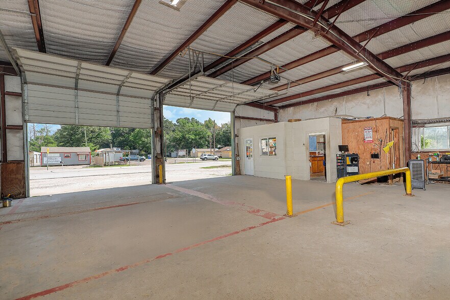More Photos Of 23210 FM 1485, New Caney Service For Sale