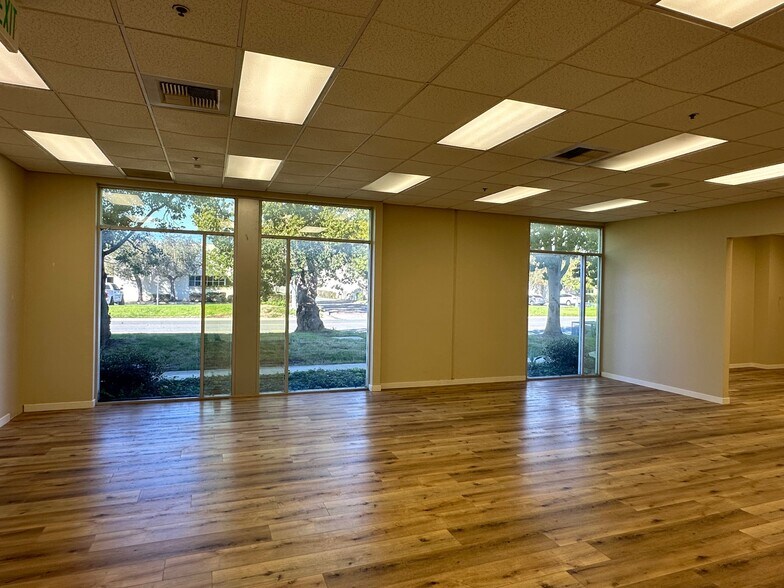 More Photos Of 1710 Ives Ave, Oxnard Warehouse For Lease
