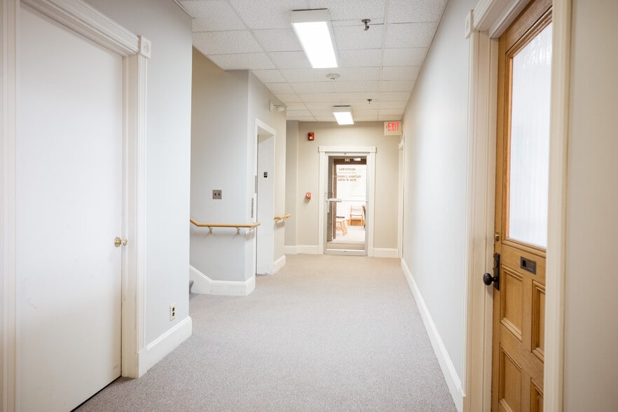 More Photos Of 74 Hammond St, Bangor Medical For Sale