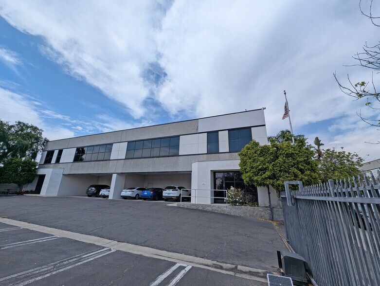 More Photos Of 7915-7919 Ajay Dr, Sun Valley Warehouse For Lease