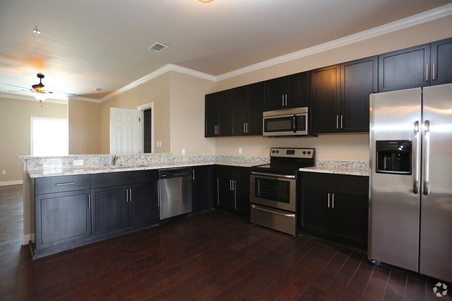 More Photos Of 680 E Ocean Blvd, Los Fresnos Apartments For Lease