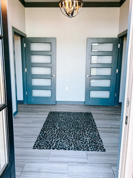 More Photos Of 8900 NW Silver Hill Dr, Oklahoma City Office For Lease