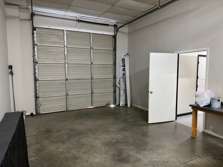 More Photos Of 3100 Mercer University Dr, Macon-Bibb Warehouse For Lease