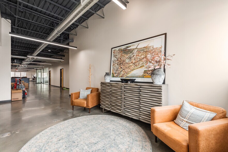 More Photos Of 1215 W 12th St, Kansas City Flex For Lease