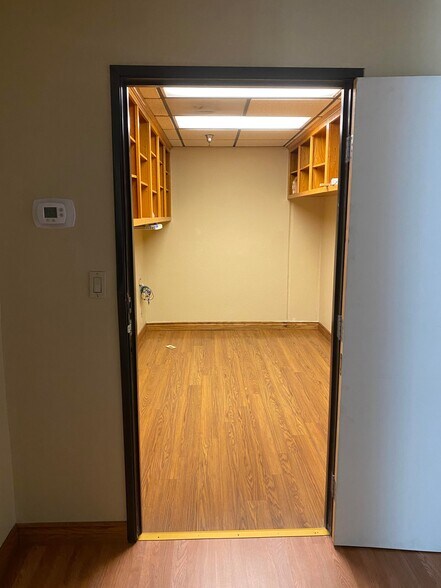 More Photos Of 11930 Goldring Rd, Arcadia Light Distribution For Lease