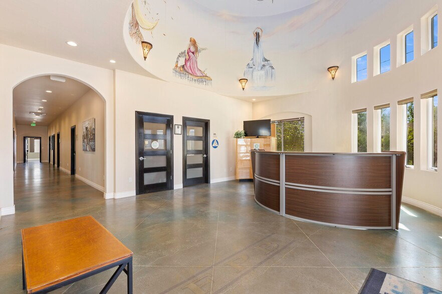 More Photos Of 2480 S Main St, Lakeport Office For Sale