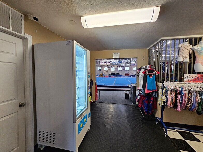 More Photos Of 815 N 1st Ave, Great Falls Auto Dealership For Lease