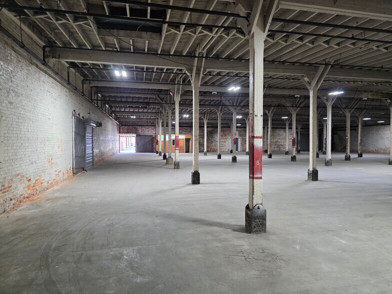 More Photos Of 827 Douglas Ave, Portsmouth Warehouse For Lease