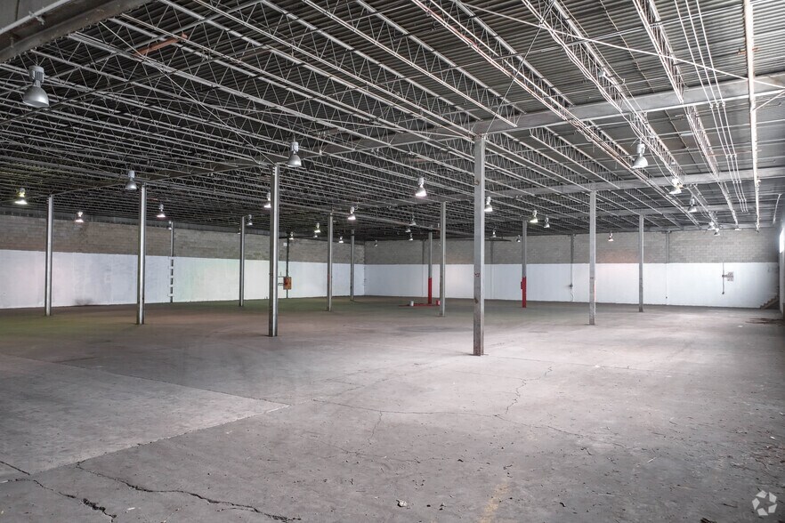 More Photos Of 1729 Pennsylvania Ave, Monaca Manufacturing For Lease