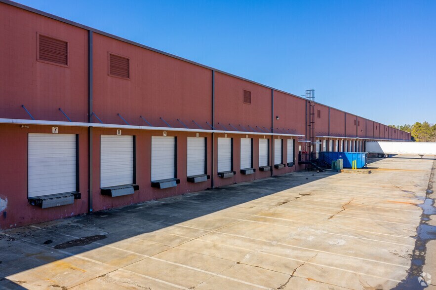 More Photos Of 665 Raco Dr, Lawrenceville Warehouse For Lease