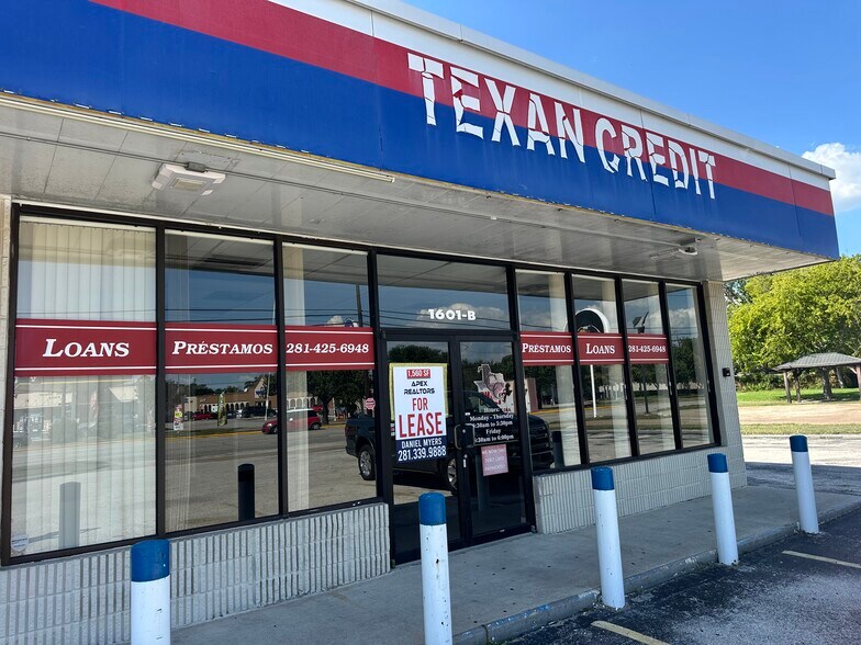 Primary Photo Of 1601 N Alexander Dr, Baytown Storefront For Lease