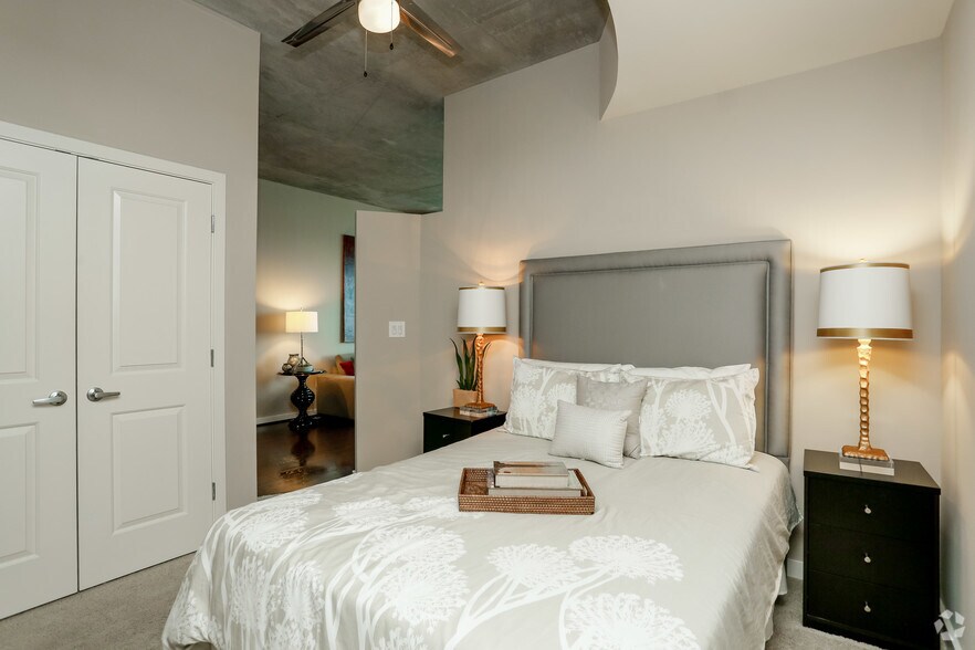 More Photos Of 5927 Almeda Rd, Houston Apartments For Lease