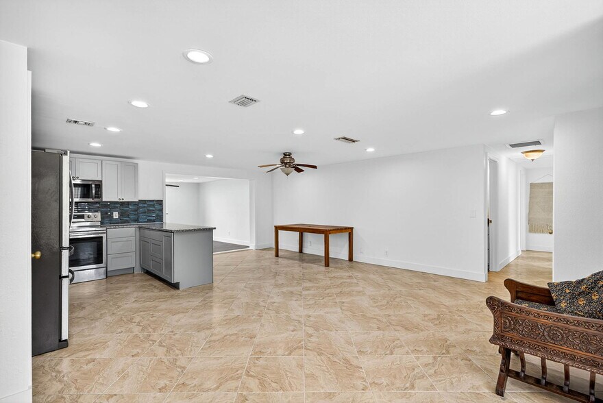 More Photos Of 3225 W Shell Point Rd, Ruskin Apartments For Sale