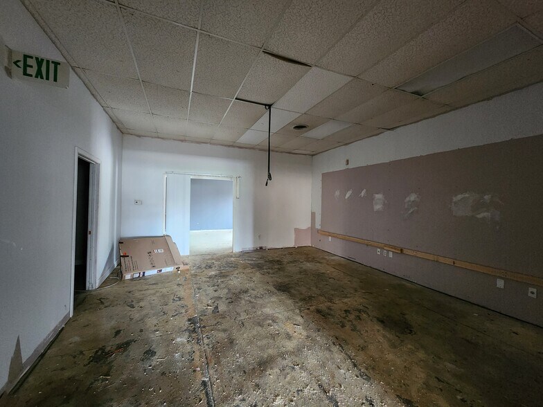 More Photos Of 400-410 N Earl Ave, Lafayette Unknown For Lease