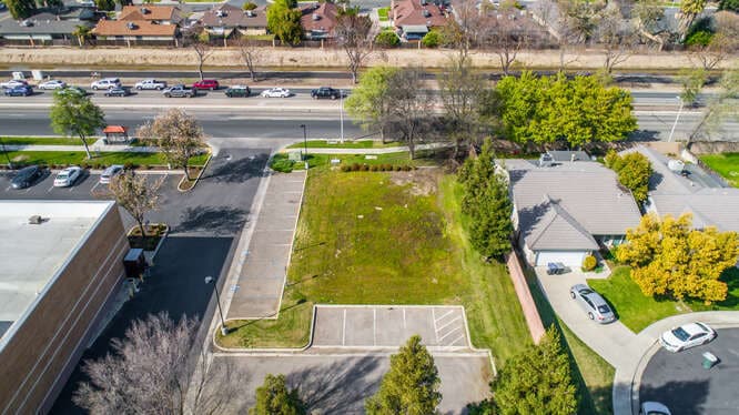 More Photos Of 1801 E Walnut Ave, Visalia Land For Sale