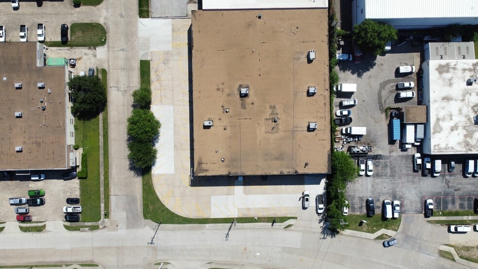 More Photos Of 3400 Royalty Row, Irving Distribution For Sale
