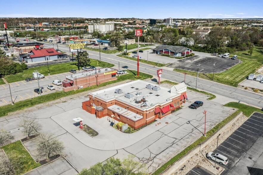 More Photos Of 2439 E Sharon Rd, Cincinnati Restaurant For Sale