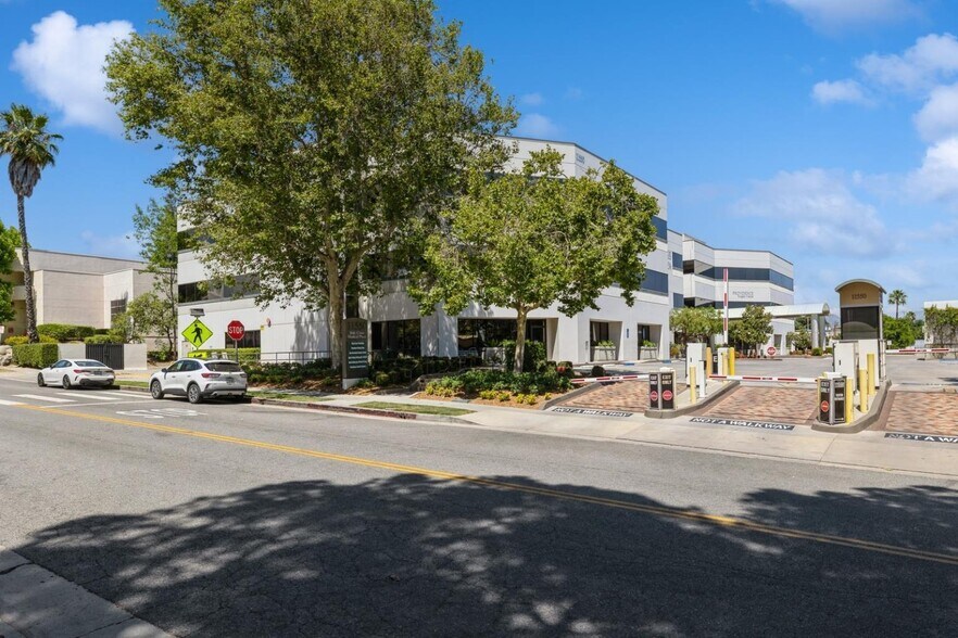 More Photos Of 11550 Indian Hills Rd, Mission Hills Medical For Lease