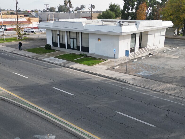More Photos Of 2001 Columbus St, Bakersfield Office For Sale