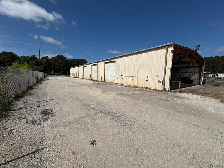 More Photos Of 8008 Dorchester Rd, Charleston Warehouse For Lease
