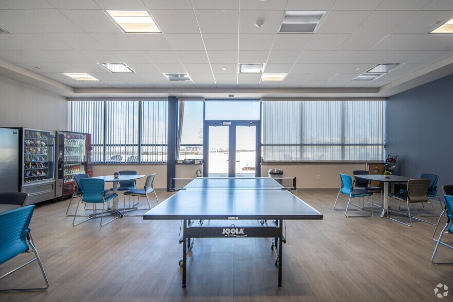 More Photos Of 4351 Mapleshade Ln, Plano Office For Lease