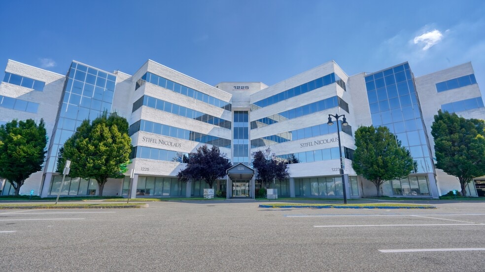 Primary Photo Of 1225 Franklin Ave, Garden City Office For Lease